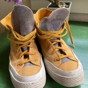 Converse All-Star Chuck Taylor High Tops Men's Size 6 Women's Size 8